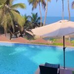 Pooja Salvi Instagram - Walking up to this view is priceless✨ . . . . . . . . . . . #goadiaries #loveforgoa #beachislife #beachisbae #beachvibes #viewfromtheroom #dreamyviews #vagatorbeach #ozronbeach #bliss #travelislife #travelislove