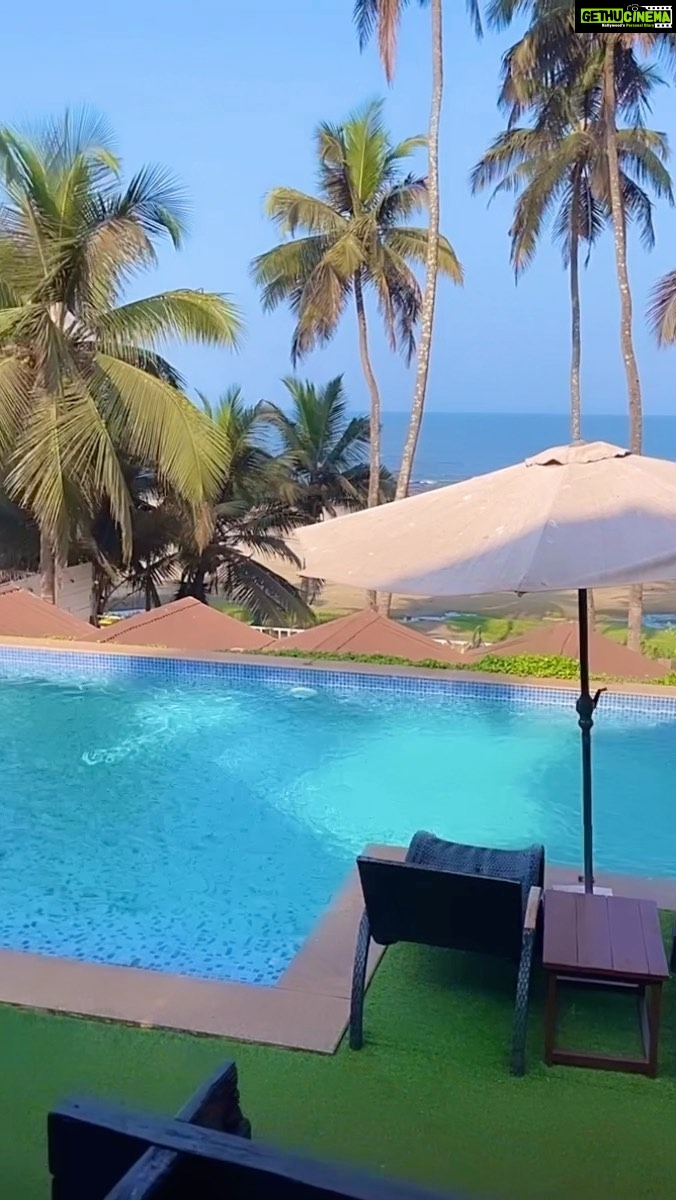 Pooja Salvi Instagram - Walking up to this view is priceless✨ . . . . . . . . . . . #goadiaries #loveforgoa #beachislife #beachisbae #beachvibes #viewfromtheroom #dreamyviews #vagatorbeach #ozronbeach #bliss #travelislife #travelislove