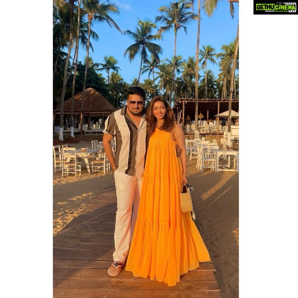 Pooja Salvi Instagram - A perfect sundowner with my ❤️ . . . . . . . #thalassamorjim #morjimbeach #sundowner #withmylove #lifeisperfect #gratitude