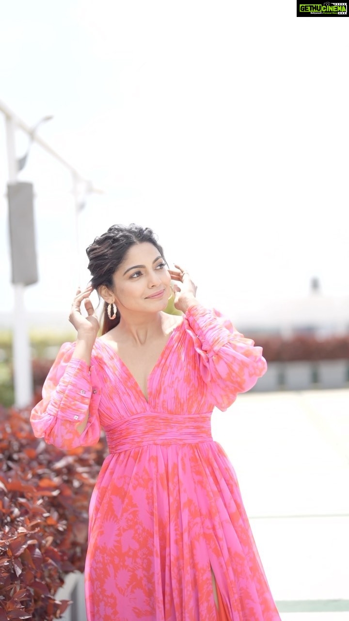 Pooja Sawant Instagram - When that old version of you ends , so will the connections attached to it πΈπ Outfit by @ranbirmukherjeeofficial Styled by @styledbyshakti Make up hair @sheetalpalsande π₯ @niraj_sarda