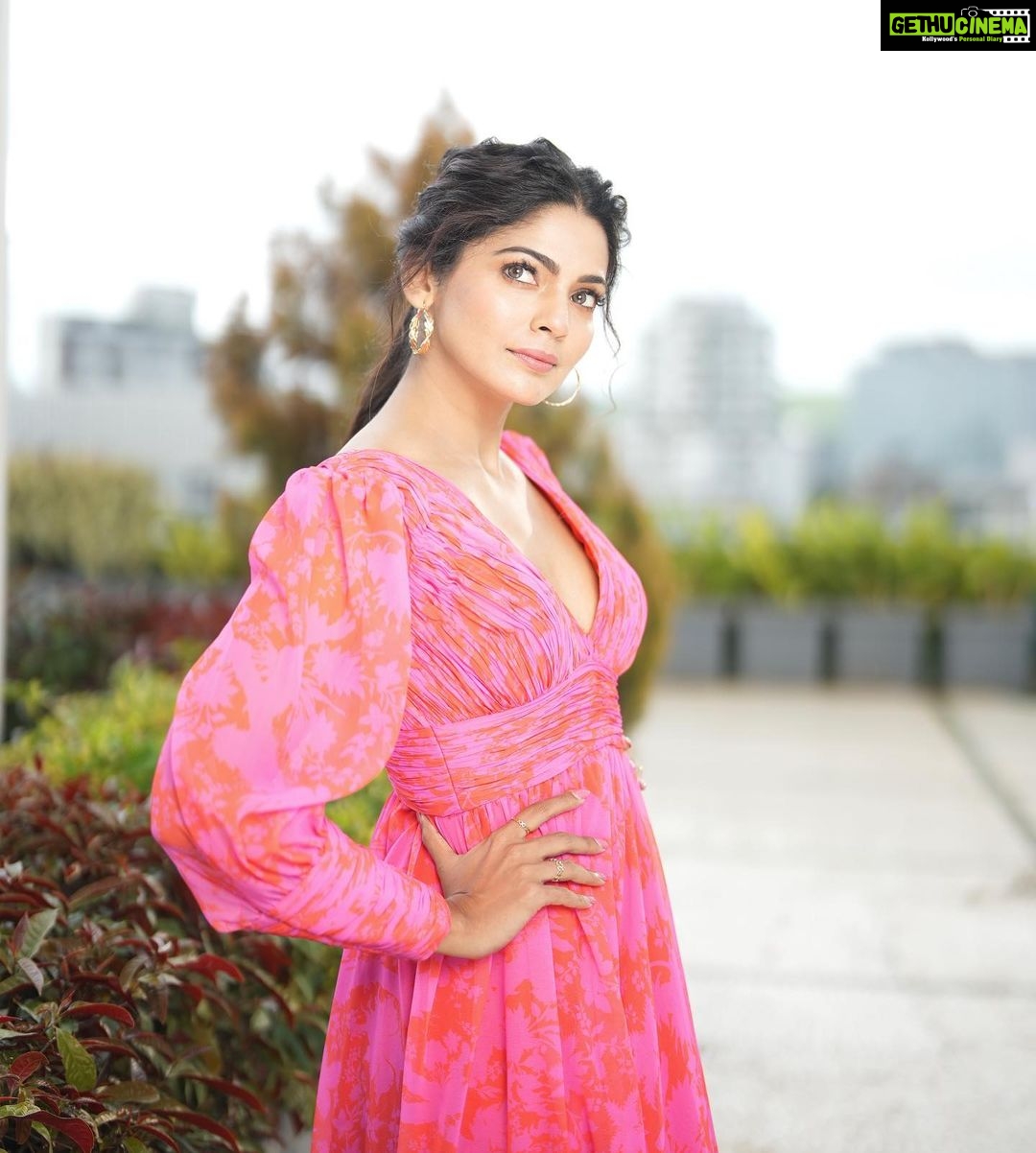Pooja Sawant Instagram - Dancing in my favourite colour palate 🌸 Outfit by @ranbirmukherjeeofficial Styling @styledbyshakti Makeup hair @sheetalpalsande Photography @niraj_sarda