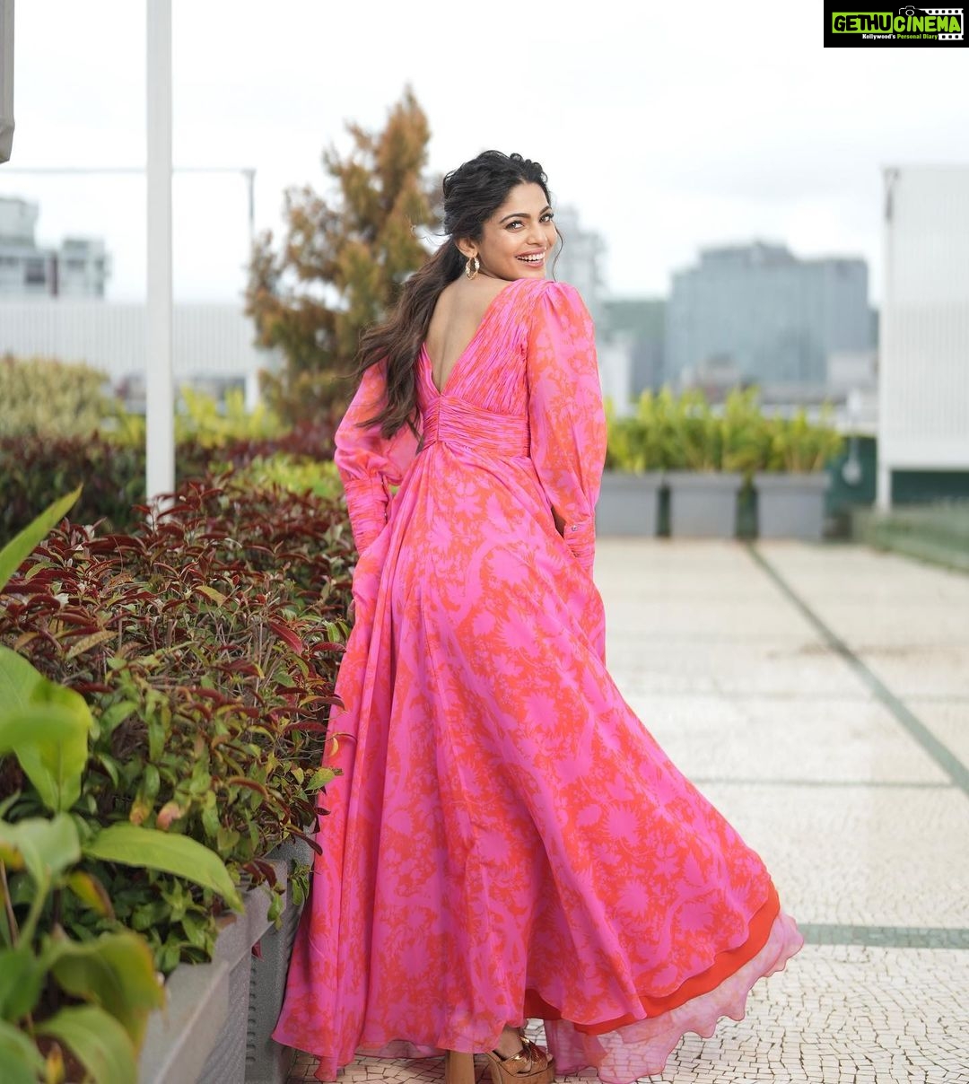 Pooja Sawant Instagram - Dancing in my favourite colour palate 🌸 Outfit by @ranbirmukherjeeofficial Styling @styledbyshakti Makeup hair @sheetalpalsande Photography @niraj_sarda