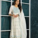 Pooja Sawant Instagram - 🤍 Outfit by @naari_collections Pic courtesy @zingaderanjan