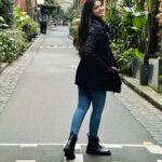 Pooja Sawant Instagram – Mood of the day 💜💫