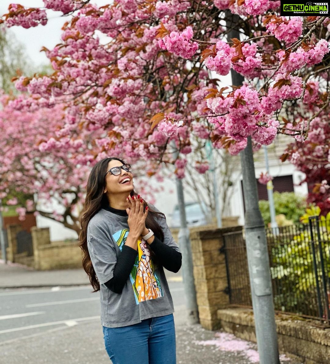 Pooja Sawant Instagram - Happy like a kid 🌸💕 #cherryblossom Inverness, Scotland, UK