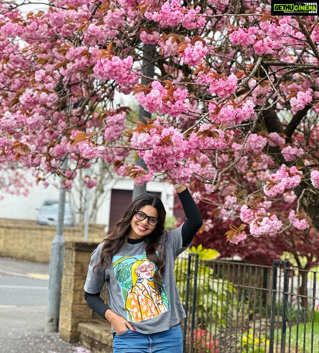 Pooja Sawant Instagram - Happy like a kid πΈπ #cherryblossom Inverness, Scotland, UK