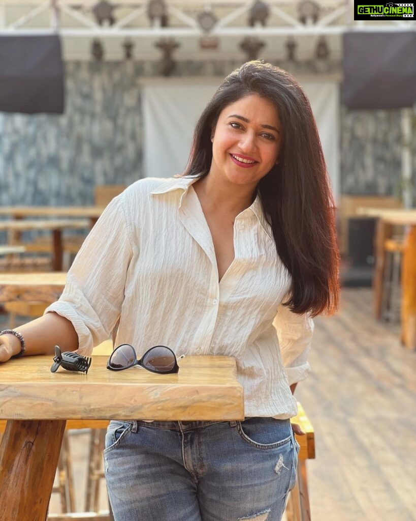 Poonam Bajwa Instagram - If the whole week could be a Sunday 🌼🌻🌞 📸 @itsme_naniii Hyderabad