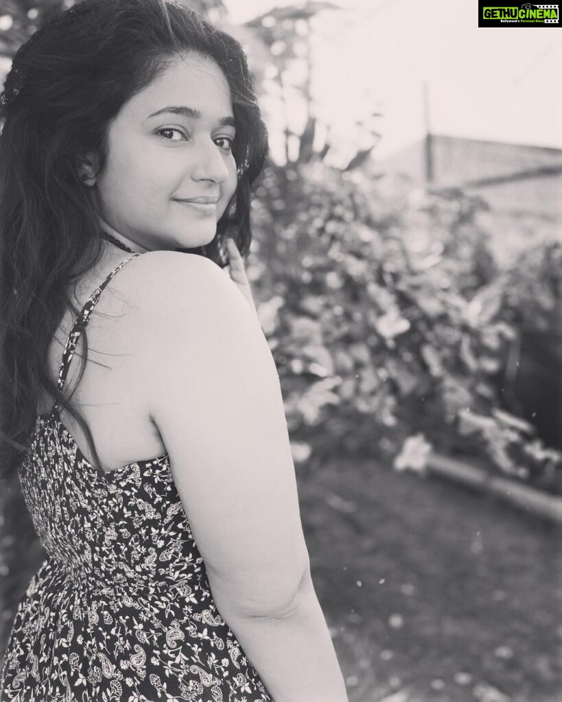 Poonam Bajwa Instagram - “Winters done and April is in the skies. Earth ,look up with laughter in your eyes !” ~Sir Charles Roberts 📸🪐 @suneel1reddy