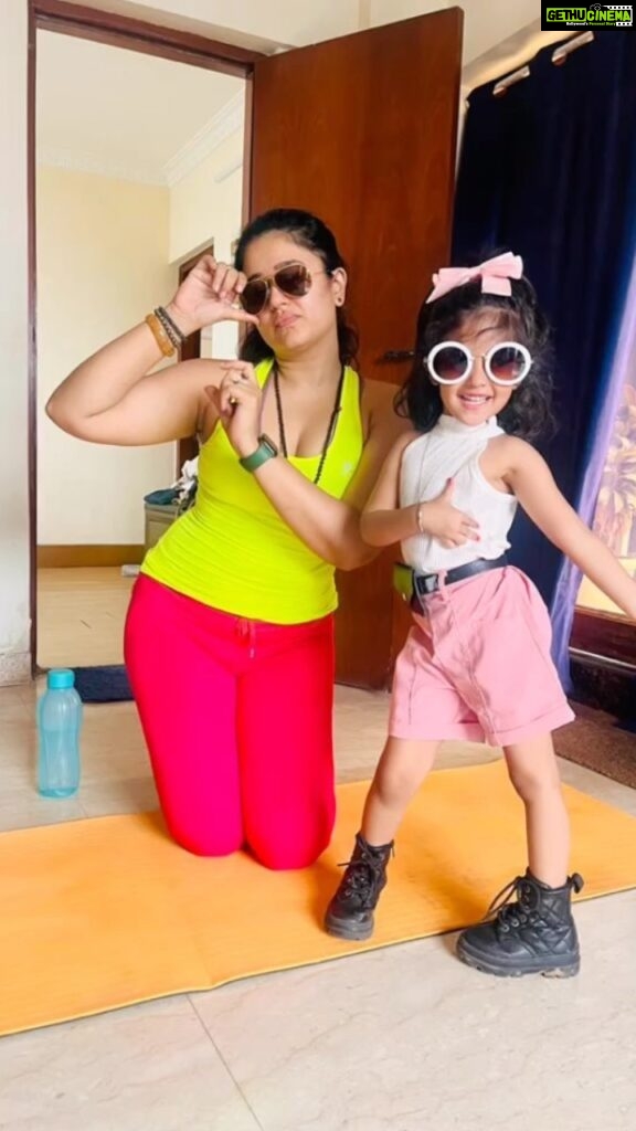 Poonam Bajwa Instagram - @sairapnarayanan ❤ one fine day the niece and her aunt decided to pose !#auntyniecelove