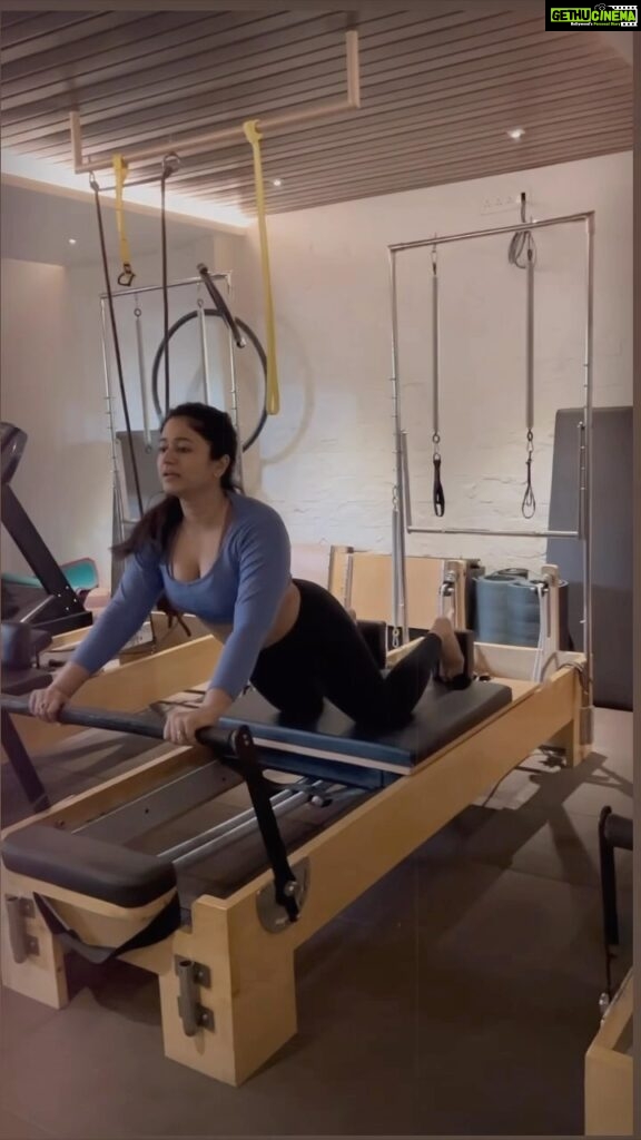 Poonam Bajwa Instagram - Leaning in to the stretch 🦋 #pilatestraining