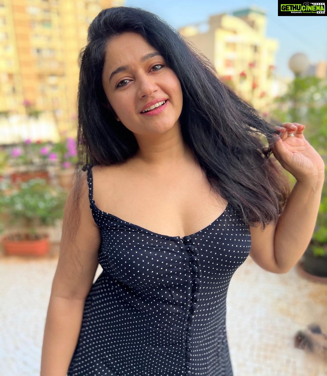 Poonam Bajwa Instagram - 🌻🦋#loveabounds