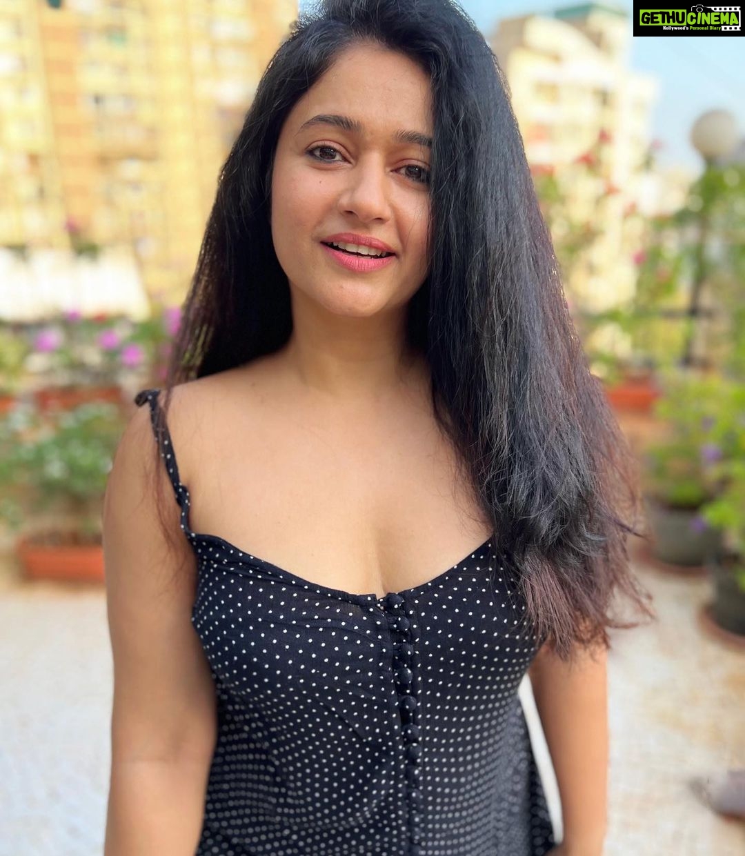 Poonam Bajwa Instagram - 🌻🦋#loveabounds