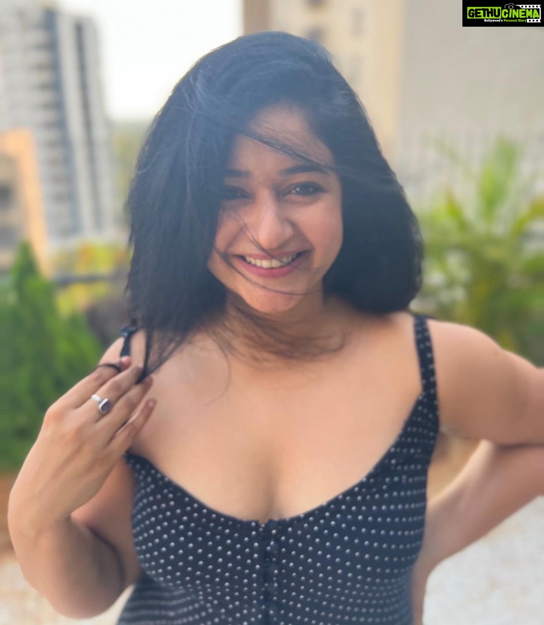 Poonam Bajwa Instagram - 🌻🦋#loveabounds