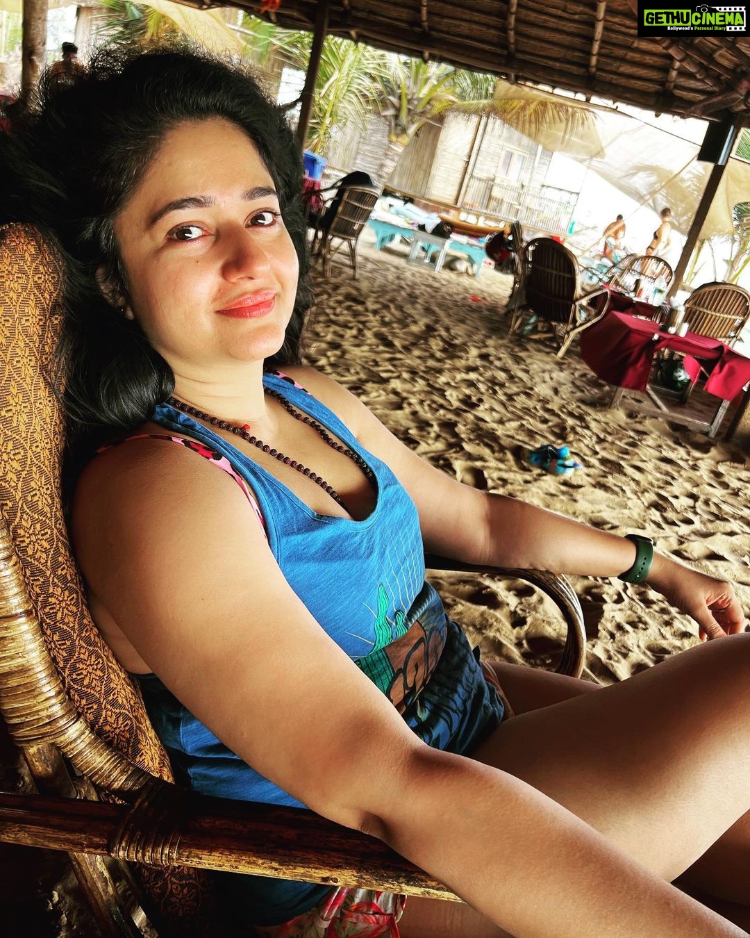 Poonam Bajwa Instagram - 🌞👋🌻🌼 Morjim, Goa