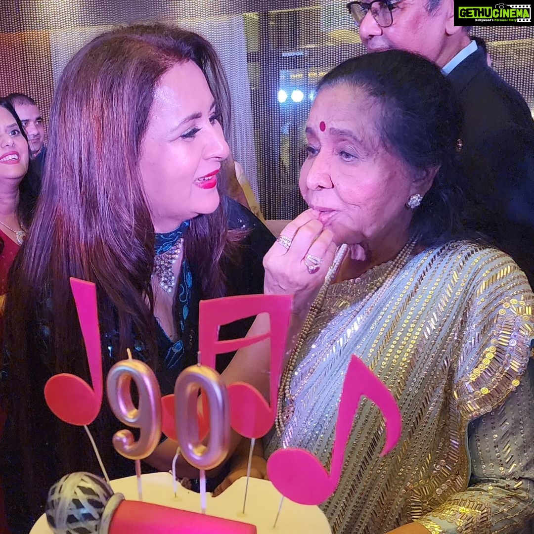 Poonam Dhillon Instagram - 90th Birthday Celebrations are most special... more so when its after performing for a 4 hours Live concert. It was so special to be present for the Historic ,Monumental Rocking Concert @cocacolaarena & then at Asha ji's cake cutting @ashasmiddleeast . How loved & Adored you are is incredible. Pray for your good health, long life & tenacity & ability to perform on stage till your 100th Bday. @asha.bhosle Dubai, UAE