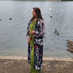Poonam Dhillon Instagram - Enjoying the lovely weather & company of Friends .. #lovelyweather #lovelyfriends #grateful #thankyougod