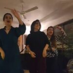 Poonam Dhillon Instagram – Fun time with @padminikolhapure
@neetu54 .spontaneous mismatched dance with friends .. all laughter& giggles .Remembering @chintskap  All his heroines ♥️🥰. #masti #music #dance #funevening #galpals