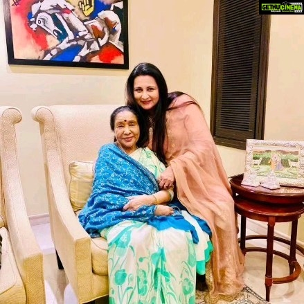 Poonam Dhillon Instagram - Happiest birthday to my very Special Dearest Asha Aai ...who has been the most, loving, Caring Inspiration to me . Happy 90th Aai... Legend,Winner of Dada Phalke Award , National Awards, Filmfare Awards, Padma Vibhushan,Maharashtra Gaurav award Grammy Award .... endless list of Award to this God's special Talented Voice. Love you Aai ..waiting to see you breaki g another Record... doing a 3 Hour Concert Live at age 90.1🥰😘♥️💖💥🎂😍👏👏👏