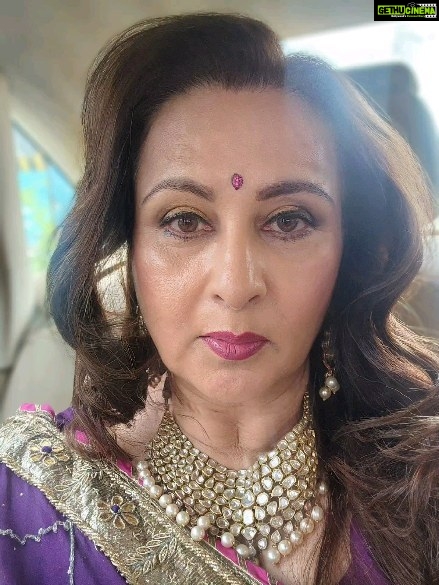 Poonam Dhillon Instagram - Colour Purple .. Love a Bindi with my Sari .. do you ?. #sarilove #purple #indianlook #weddingdecoration #indianhewellery