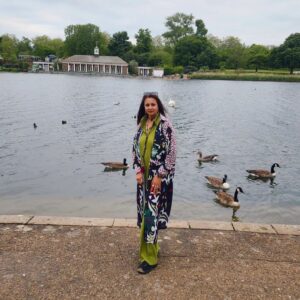 Poonam Dhillon Instagram - Enjoying the lovely weather & company of Friends .. #lovelyweather #lovelyfriends #grateful #thankyougod