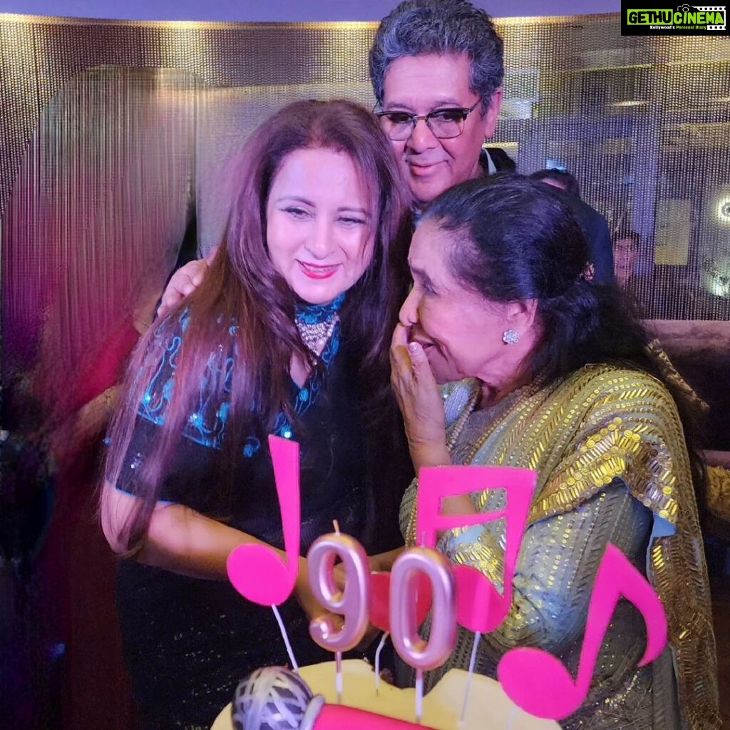 Poonam Dhillon Instagram - 90th Birthday Celebrations are most special... more so when its after performing for a 4 hours Live concert. It was so special to be present for the Historic ,Monumental Rocking Concert @cocacolaarena & then at Asha ji's cake cutting @ashasmiddleeast . How loved & Adored you are is incredible. Pray for your good health, long life & tenacity & ability to perform on stage till your 100th Bday. @asha.bhosle Dubai, UAE