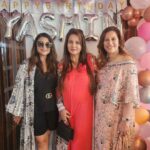 Poonam Dhillon Instagram - Celebratory weekend 💐🎊🎂🥳 .celebrating Birthday of the Lovely, very loved and popular ❤️ @yasmin.morani .. Yasss..Have a super Trip and a Fabulous Birthday week .Super warm host ...Thanks @sophiapremjee