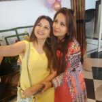 Poonam Dhillon Instagram - Celebratory weekend 💐🎊🎂🥳 .celebrating Birthday of the Lovely, very loved and popular ❤️ @yasmin.morani .. Yasss..Have a super Trip and a Fabulous Birthday week .Super warm host ...Thanks @sophiapremjee