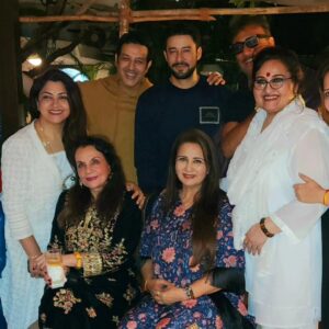 Poonam Dhillon Instagram - An evening with friends . A relaxed chilled evening with friends.. with chatting, laughter& of course photos 🥰 lovely meeting Mumtazji  Reena Roy & Akbar Khan after ages