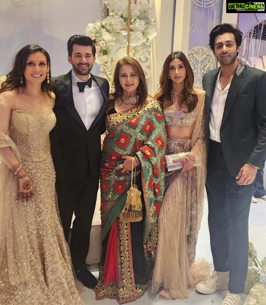 Poonam Dhillon Instagram - Good to see my Friend & Colleague @iamsunnydeol after ages on the joyous occasion of his son's wedding celebrations. Congratulations and Loads of Happiness to the lovely couple @imkarandeol & @drishaacharya . Great to attend the reception with both my bachaas @anmolthakeriadhillon @palomadhillon . Taj Lands End, Mumbai
