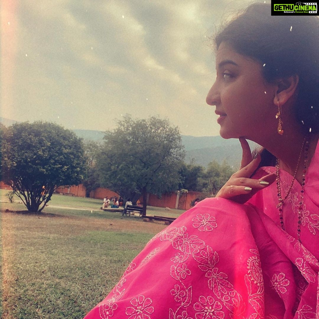 Poonam Kaur Instagram - ЁЯТУ рд╡рдХреНрдд рдХрд╣рддрд╛ рд╣реИ, рдореИрдВ рдлрд┐рд░ рди рдЖрдКрдВрдЧрд╛ рдХреНрдпрд╛ рдкрддрд╛ рдореИрдВ рддреБрдЭреЗ рд╣рдВрд╕рд╛рдКрдБрдЧрд╛ рдпрд╛ рд░реВрд▓рд╛рдКрдБрдЧрд╛, рдЬреАрдирд╛ рд╣реИ рддреЛ рдЗрд╕ рдкрд▓ рдХреЛ рд╣реА рдЬреА рд▓реЗ, рдХреНрдпреЛрдВрдХрд┐ рдЗрд╕ рдкрд▓ рдХреЛ рдореИрдВ рдЕрдЧрд▓реЗ рдкрд▓ рддрдХ рди рд░реЛрдХ рдкрд╛рдКрдБрдЧрд╛ред