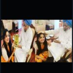 Poonam Kaur Instagram - SAINT , SCHOLAR AND SEVADAR OF WAHEGURU - my tears did not stop when I met him - story closest to my heart and blessings he gave are some I will strive to live upto - always have and will pray for #bharatratna for #manmohansingh ji - For now Former PM Manmohan Singh conferred Lifetime Achievement Honour in UK “ history will be kinder to me than media “ True words from the farishta himself- Congratulations I am a happy daughter like today - never seen a principled man like him and I don’t think I ever will . Jai hind 🇮🇳