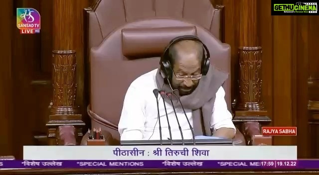 Poonam Kaur Instagram - “EVERY RIGHTFUL MOTIVE FINDS ITS OWN PATH” Honourable Mohammed Abdullah sir - raised a voice for handloom sector after signing the petition #zerogstonhandlooms I am sad that due to my health I wasn’t able to meet many parliamentarians this time but I am so so moved with this 🙏 (DMK) #zerogstonhandlooms @padmashalidarshini