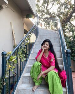 Poonam Kaur Instagram - Kaur 💓🙏🌸

All that is organic lives for a life time .....
All that is forced leaves in no time .....
There was no plan and there is no plan ....
Let the lord take over ..... 

All that I know is - he sends angels 👼 to protect me 💓

#rabrakha #sabtera #babananak #punjabiyat