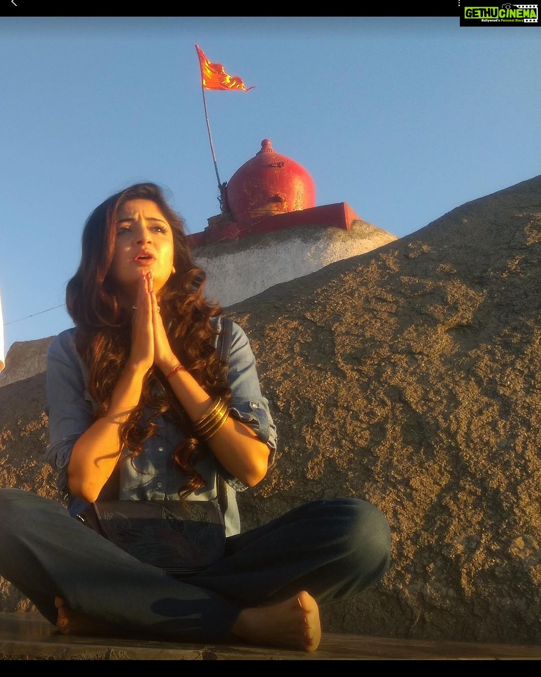 Poonam Kaur Instagram - Grace will be shown upon you at the time of utmost need , u would feel it’s a miracle that has saved you provided u stay connected to the #supremepower just not in the time of need but when ur healthy and happy too…… Pic - mount Abu Ritual of doing vrat for 21 days 🧘♀️ #sharingexperiences for #monday Guru Shikhar- Mount Abu