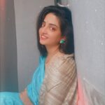 Poonam Kaur Instagram - 🌸 हर व्यक्ति का विश्वास उसकी प्रकृति के अनुसार होता है। The faith of each is in accordance with one’s own nature. - BG