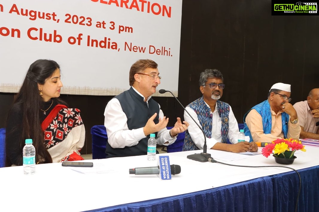 Poonam Kaur Instagram - MP #VIVEKTANKHA JI , in support of β AKHILA BHARATI PADMASHALI SANGAM β weavers family - speaking on #zerogstonhandlooms and measures to be taken for betterment of weavers lives across the nation . @teamvivektankhamp @vivek_tankha @padmashalidarshini @venkanna_netha We deeply value your suggestions sir and will continue our efforts for the same . Jai hind π Thank you #madhyapradesh Constitution Club New Delhi Rafi Marg Near Lok Sabha
