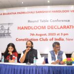 Poonam Kaur Instagram - MP #uttamkumarreddy garu , in support of “ AKHILA BHARATI PADMASHALI SANGAM “ weavers family - speaking on #zerogstonhandlooms and measures to be taken for betterment of weavers lives across the nation . @padmashalidarshini @venkanna_netha We deeply value your suggestions sir and will continue our efforts for the same . Jai hind 🙏 Thank you #Telangana