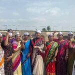 Poonam Kaur Instagram - Celebrating #handloomsday along with weavers from #andhra #telangana #sholapur #karnataka with team #zerogstonhandlooms #venkannanetha “ AKHILA BHARATI PADMASHALI SANGAM “ I take pride in wearing cloth of #freedom #craft and #culture Jai hind 🙏🇮🇳✊ Rajghat Delhi