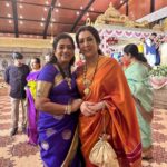 Poornima Bhagyaraj Instagram – At the wedding of our dear friend @sumalathaamarnath  son’s wedding in Bangalore.. lovely catching up with our dear friends @radikaasarathkumar @suhasinihasan @simply.nadiya @lissylakshmi @simply.nadiya @sethuppathy @meenasagar16 @mucherla.aruna . Also lovely meeting our very favourite kannadathin painkili Saroja Devi amma