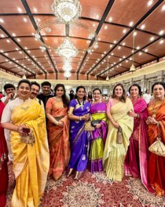 Poornima Bhagyaraj Instagram - At the wedding of our dear friend @sumalathaamarnath  son’s wedding in Bangalore.. lovely catching up with our dear friends @radikaasarathkumar @suhasinihasan @simply.nadiya @lissylakshmi @simply.nadiya @sethuppathy @meenasagar16 @mucherla.aruna . Also lovely meeting our very favourite kannadathin painkili Saroja Devi amma