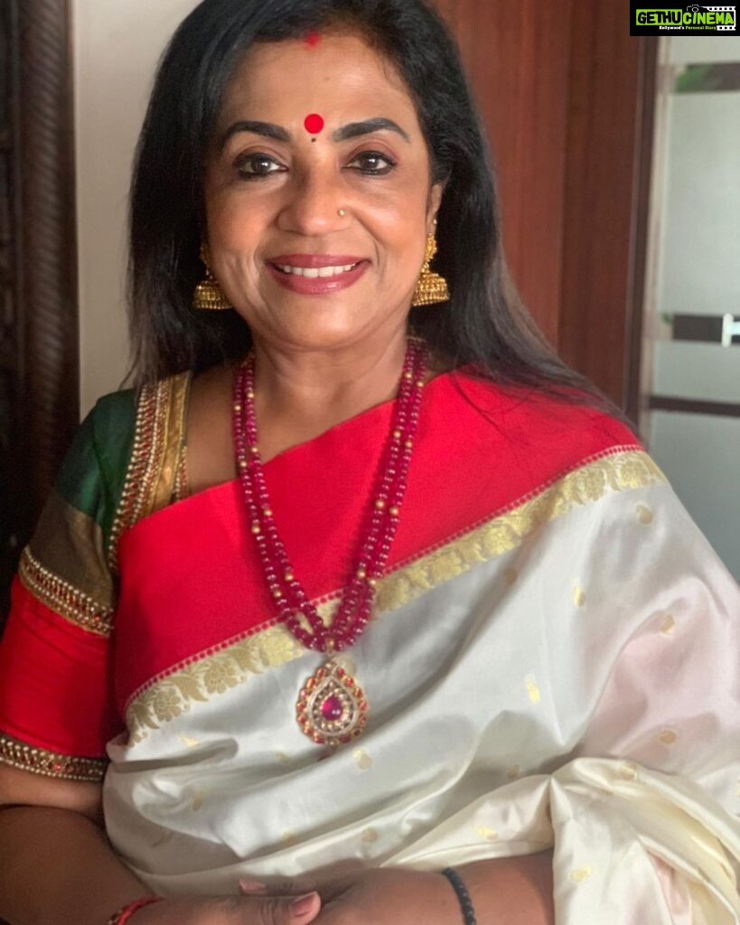 Poornima Bhagyaraj Instagram - Wedding season. Loved dressing up in this totally contrasting blouse and saree.Blouse design and embroidery by @poornimas_store