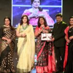 Poornima Bhagyaraj Instagram – At the 18 th WE awards function @radikaasarathkumar @meenasagar16 @vijichandrasekhar @aarathi_arun #redin Kingsley @sumathisrinivas.tw @ungalkbhagyaraj