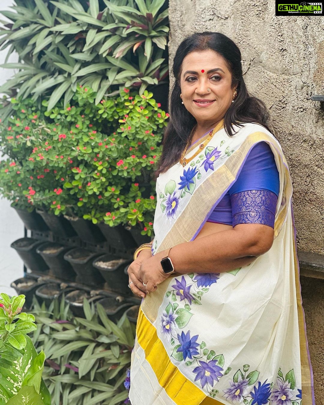 Poornima Bhagyaraj Instagram - Happy Onam to one and all. Dress up in this festive season in the traditional attire . Thank you @muralpriya for this exquisite hand painted set mundu. I absolutely love it. Unusual shades of royal purple matched with a beautiful patchwork blouse in violet brocade by @poornimas_store and photos by my darling @kikivijay11