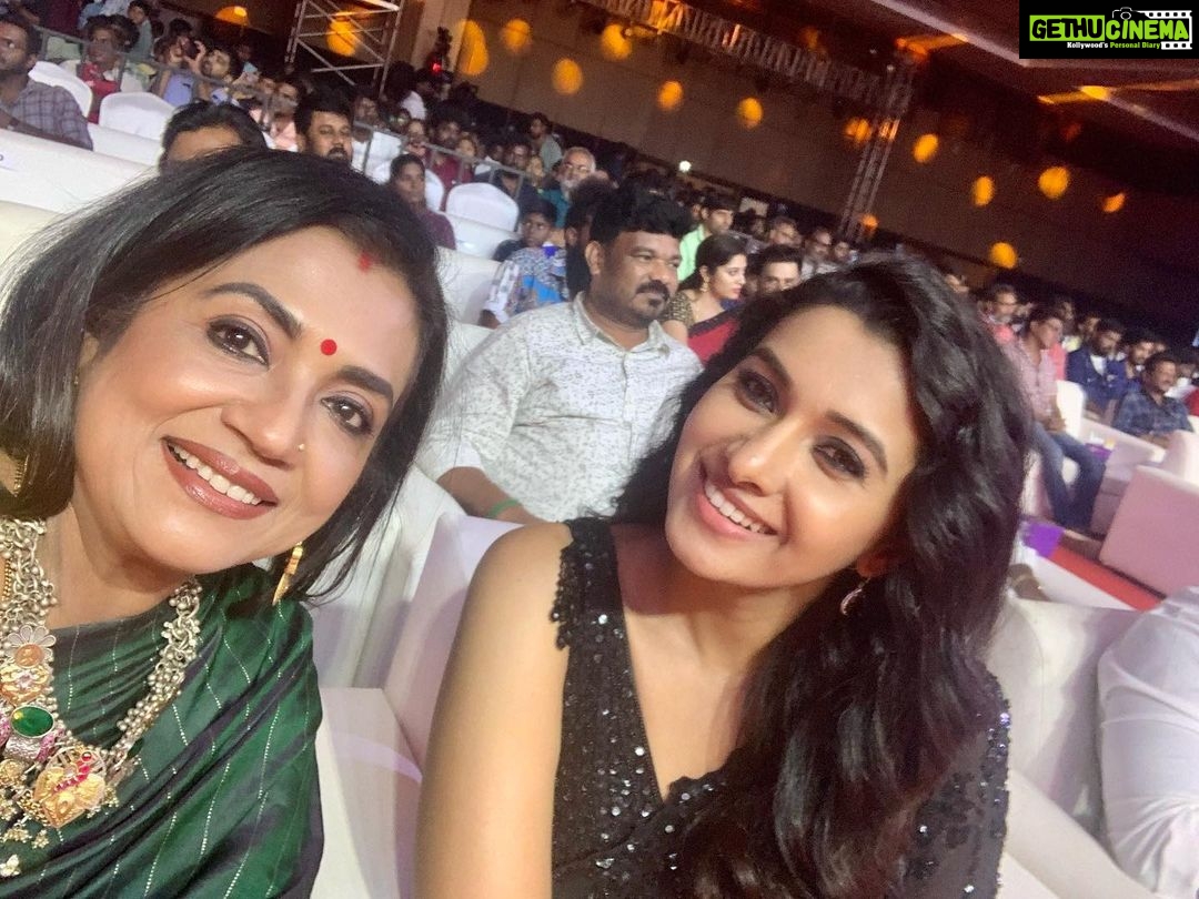 Poornima Bhagyaraj Instagram - At the trailer and audio launch of #rudran @priyabhavanishankar @kikivijay11 @kathiresan_official @mspinkpantherjewel @poornimas_store