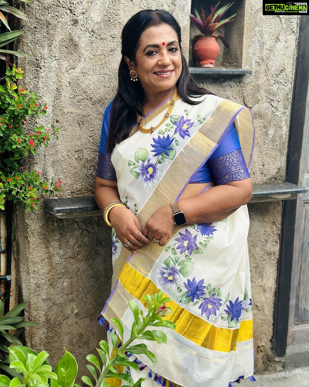 Poornima Bhagyaraj Instagram - Happy Onam to one and all. Dress up in this festive season in the traditional attire . Thank you @muralpriya for this exquisite hand painted set mundu. I absolutely love it. Unusual shades of royal purple matched with a beautiful patchwork blouse in violet brocade by @poornimas_store and photos by my darling @kikivijay11