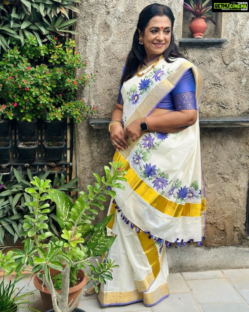 Poornima Bhagyaraj Instagram - Happy Onam to one and all. Dress up in this festive season in the traditional attire . Thank you @muralpriya for this exquisite hand painted set mundu. I absolutely love it. Unusual shades of royal purple matched with a beautiful patchwork blouse in violet brocade by @poornimas_store and photos by my darling @kikivijay11