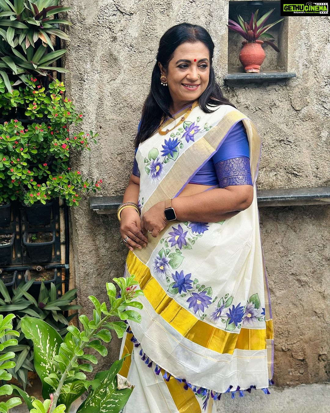 Poornima Bhagyaraj Instagram - Happy Onam to one and all. Dress up in this festive season in the traditional attire . Thank you @muralpriya for this exquisite hand painted set mundu. I absolutely love it. Unusual shades of royal purple matched with a beautiful patchwork blouse in violet brocade by @poornimas_store and photos by my darling @kikivijay11