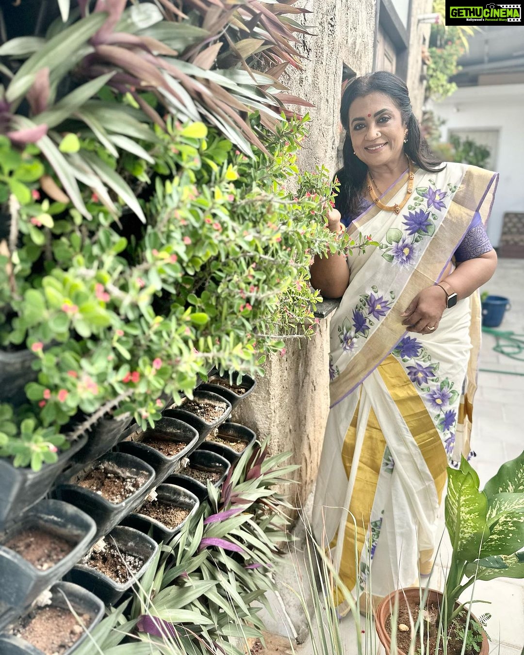 Poornima Bhagyaraj Instagram - Happy Onam to one and all. Dress up in this festive season in the traditional attire . Thank you @muralpriya for this exquisite hand painted set mundu. I absolutely love it. Unusual shades of royal purple matched with a beautiful patchwork blouse in violet brocade by @poornimas_store and photos by my darling @kikivijay11