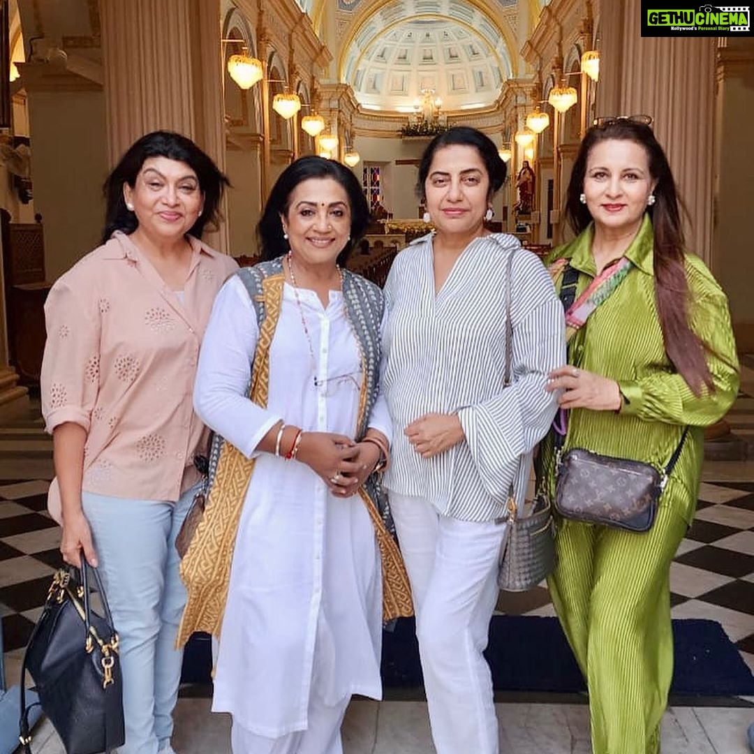 Poornima Bhagyaraj Instagram - Friends become family and celebrations become togetherness . Loved this short break @suhasinihasan @khushsundar @poonam_dhillon_ @sujataavijaykumar