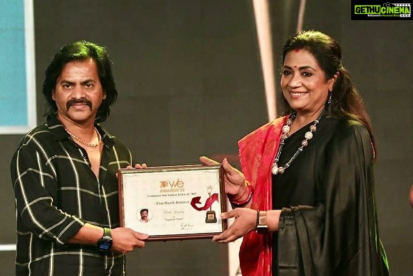 Poornima Bhagyaraj Instagram - At the 18 th WE awards function @radikaasarathkumar @meenasagar16 @vijichandrasekhar @aarathi_arun #redin Kingsley @sumathisrinivas.tw @ungalkbhagyaraj